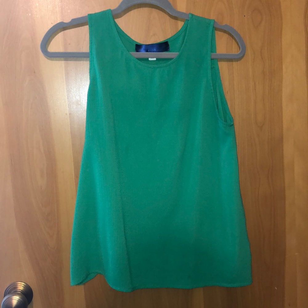 Open scallop back sleeveless shirt